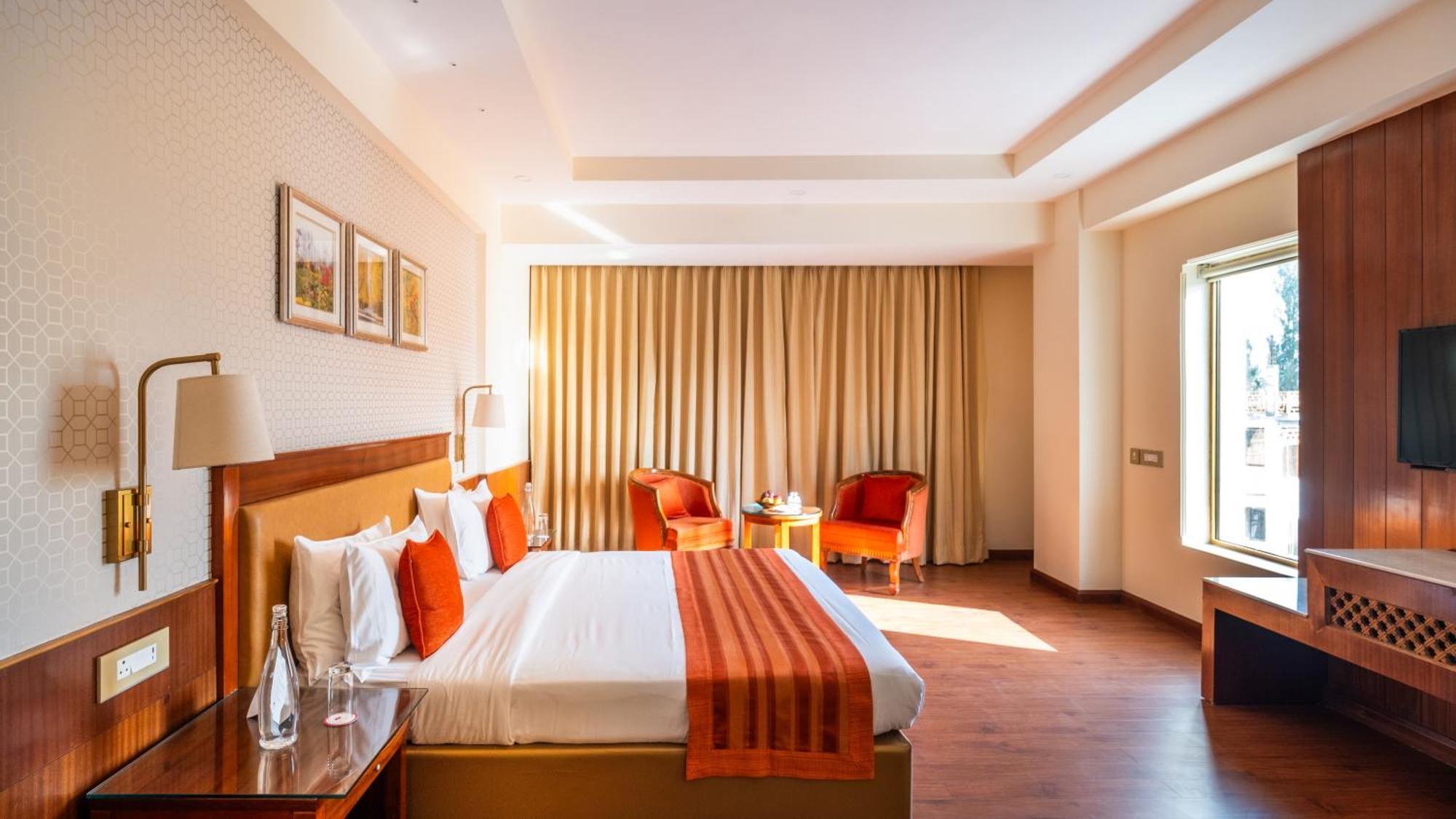Hotel Dragon Leh Bagian luar foto