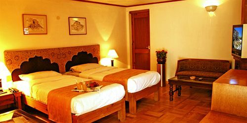 Hotel Dragon Leh Bagian luar foto