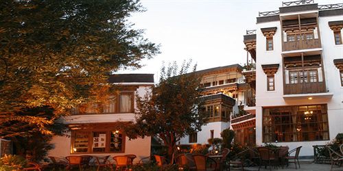 Hotel Dragon Leh Bagian luar foto