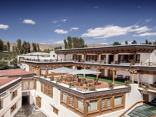 Hotel Dragon Leh Bagian luar foto
